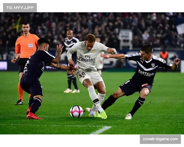 雷恩高效反击战术成中小球队范本,压缩防守空间限制巴黎边路突破